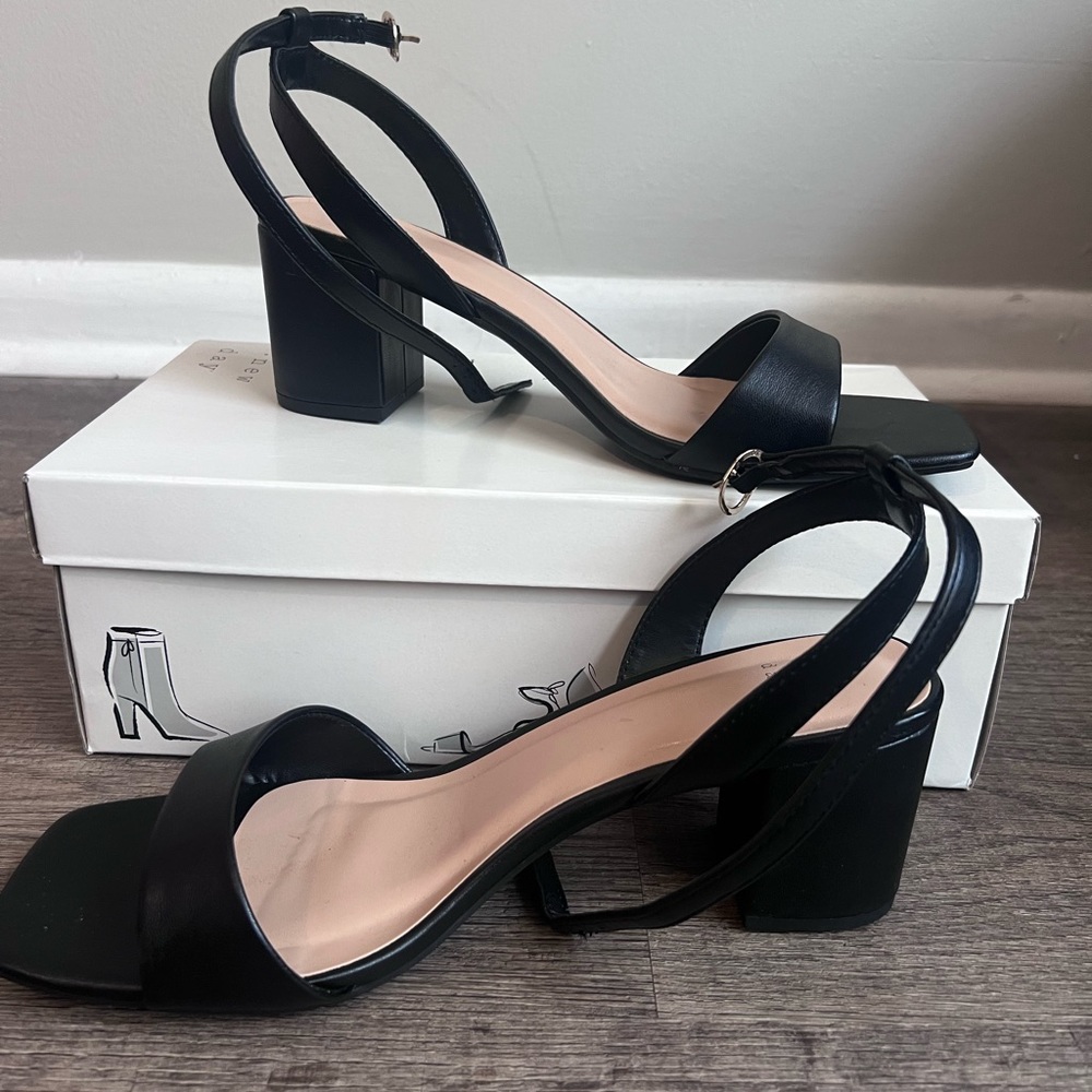 Target brand, size 9 1/2 , black and nude